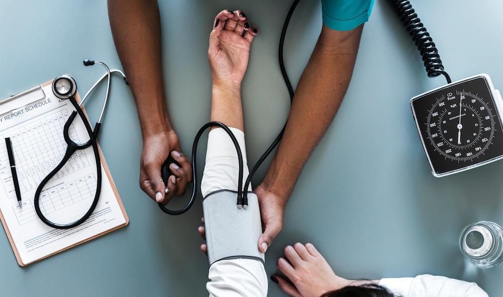 למד אודות טיפול רפואי אוניברסלי: הגדרה, יתרונות וחסרונות