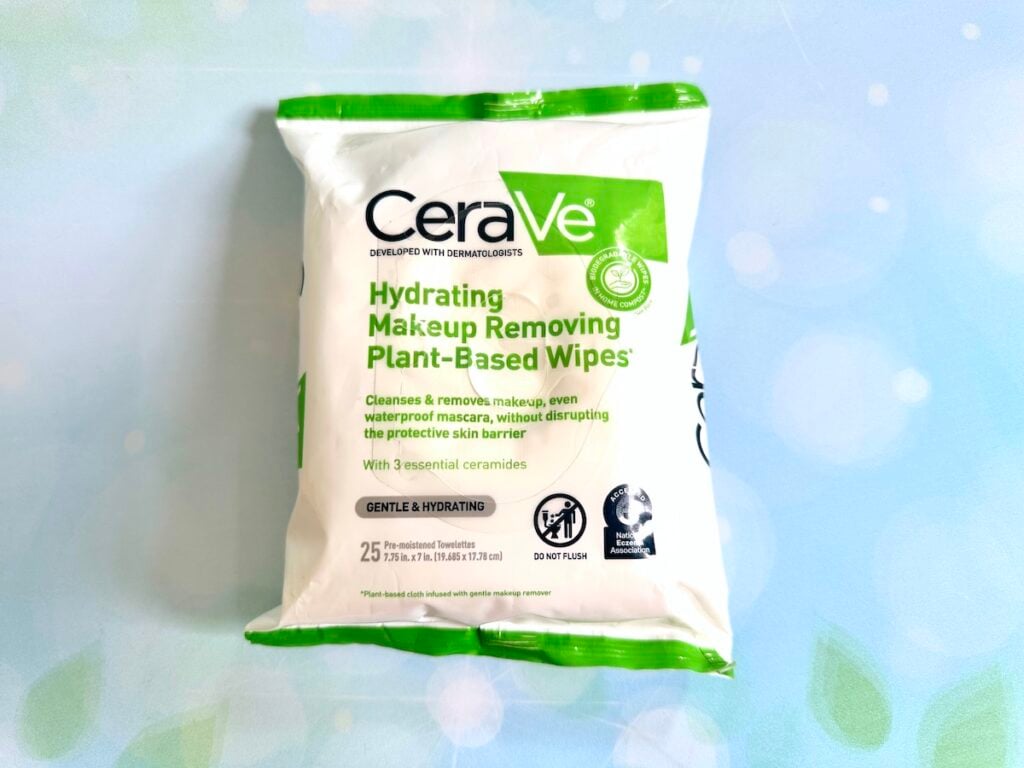 CeraVe Хидратиращи кърпички за премахване на грим на растителна основа.