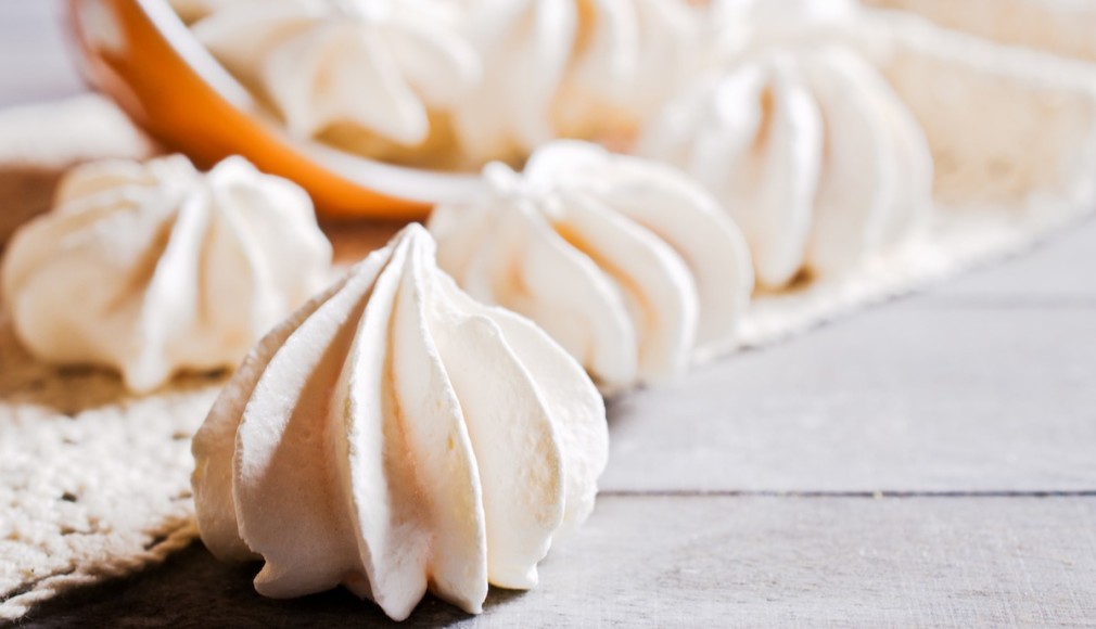 איך מכינים מרנג צרפתי מושלם, בתוספת מתכון לעוגיות מרנג