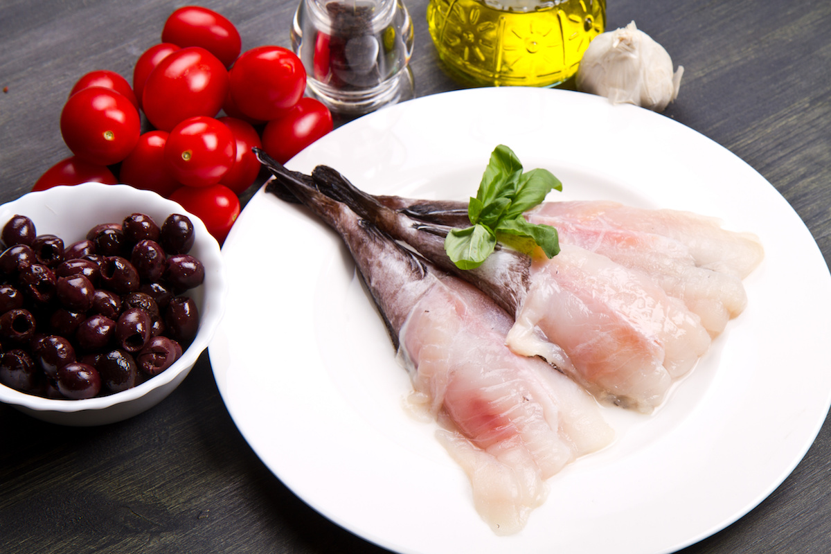Cum să gătești monkfish: sfaturi și rețetă ușor de lămâie cu usturoi de lămâie