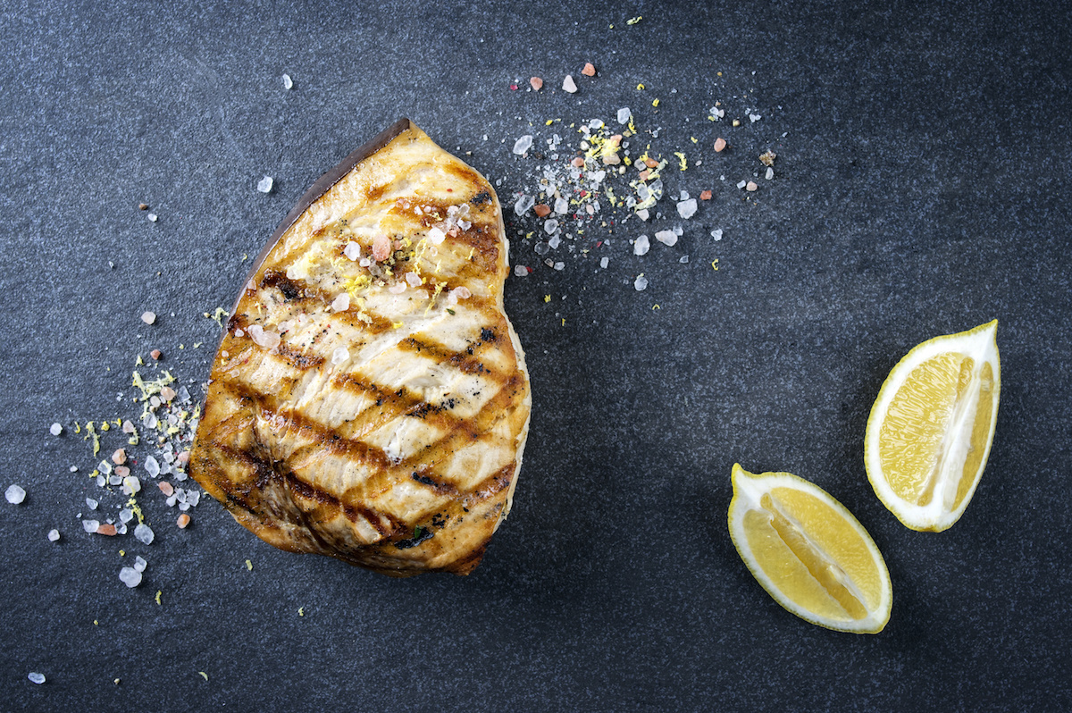 Cómo cocinar pez espada: receta rápida y fácil de pez espada asado en sartén