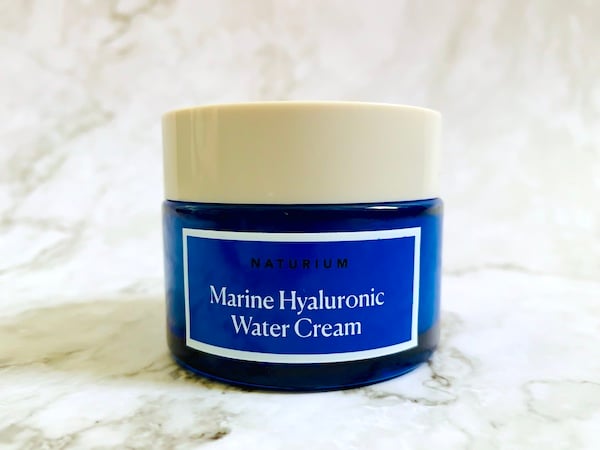 Crema hidratant per a la pell d'àcid hialurònic marí Naturium